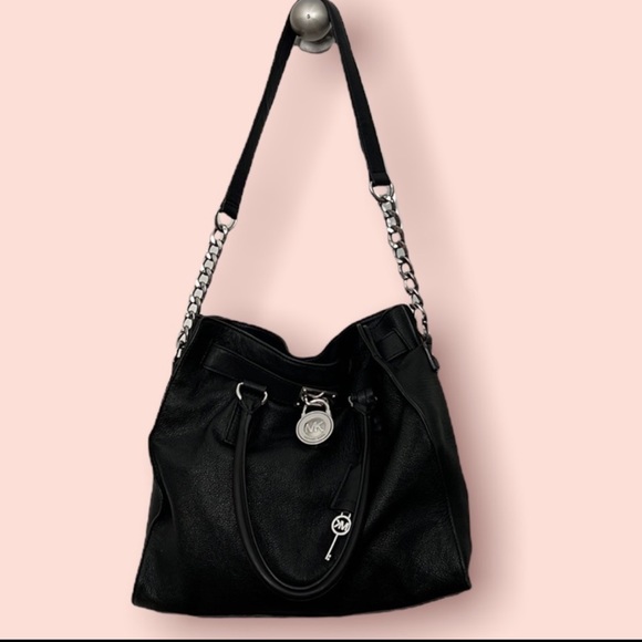 MICHAEL KORS black leather bag. - Picture 6 of 11